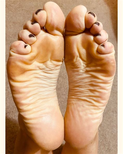 Girlfriends Soles Scrolller