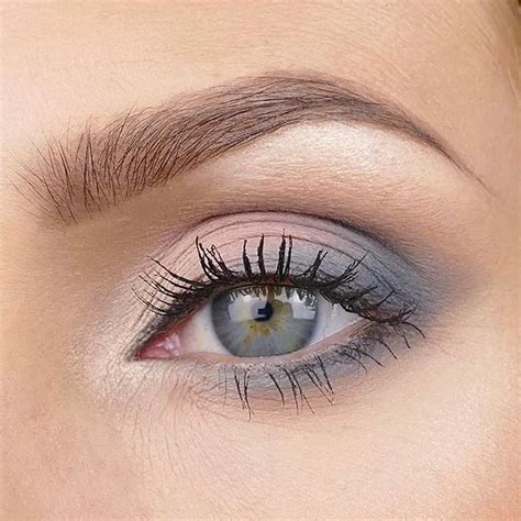 The 50 Prettiest Eye Shadow Ideas To Copy Asap Pretty Eyeshadow Eye Makeup Remover Skin Makeup