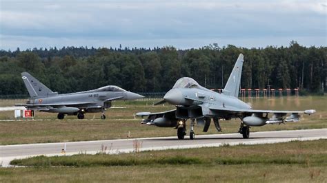 Russische Flugzeuge Ber Der Ostsee Alarmstarts Der Luftwaffe In