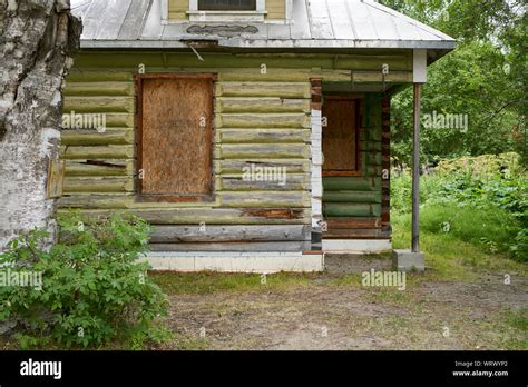 Alaska Log Cabin Hi Res Stock Photography And Images Alamy