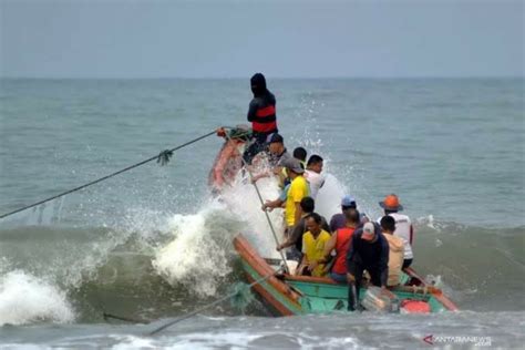 Waspadai Gelombang Capai Meter Di Perairan Aceh Antara News