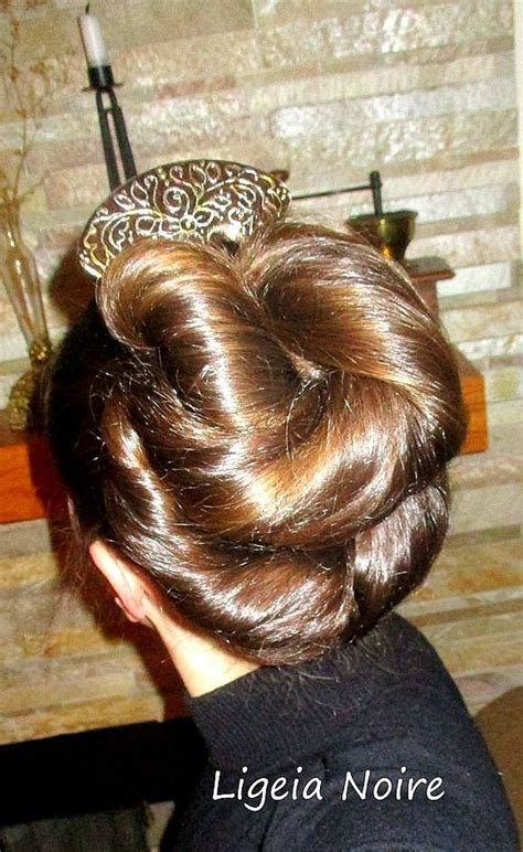 Pin By Wladimir Cemenov On HairOn Neck Thick Hair Styles Big Bun