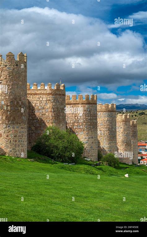 Medieval spanish architecture hi-res stock photography and images - Alamy