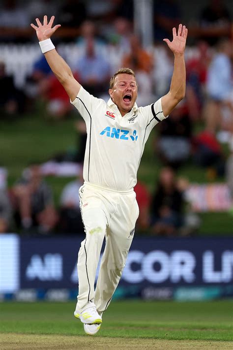 neil wagner  rewarded  wickets   night session