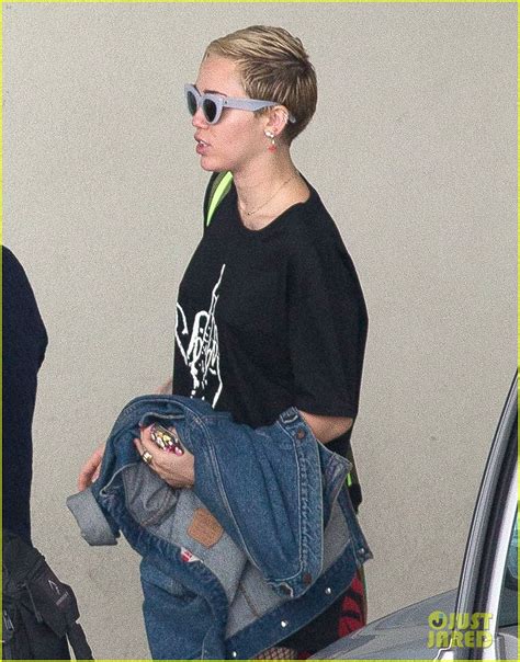 Miley Cyrus Gets New Tattoos With Brother Braison in Melbourne: Photo ...