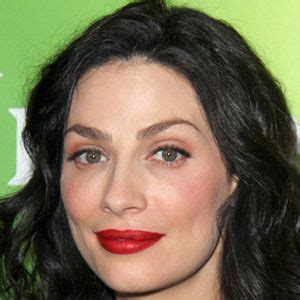 Joanne Kelly - Bio, Facts, Family | Famous Birthdays