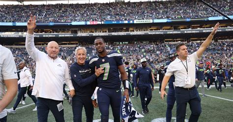 Nfl Honors Seahawks Geno Smith Wins Comeback Player Of The Year Award