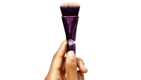 Pinnacle Foundation Brush Anisa Beauty