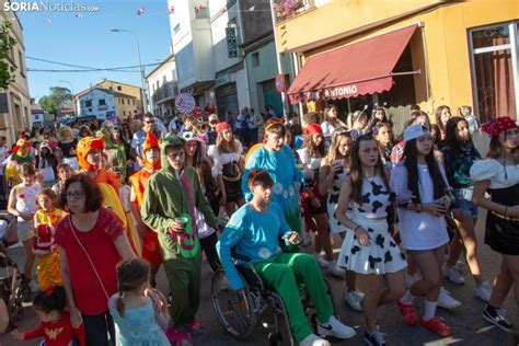 Galer A Disfraces Y Charanga En Tardelcuende Para Celebrar Sus