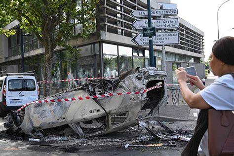 Fran A Vive Terceira Noite De Protestos Presos E Fogo Em