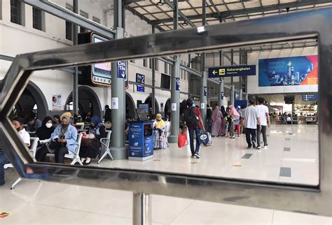 Jelang Libur Panjang Imlek Ribu Tiket Dari Stasiun Gambir Dan Pasar