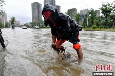 福州持续强降雨致道路积水 启动防暴雨Ⅰ级应急响应 搜狐大视野 搜狐新闻