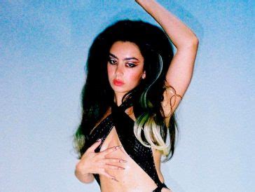 Saiu Ouça Crash novo álbum de Charli XCX POPline