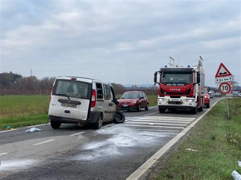 Incidente Civitella In Valdichiana Frontale Tra Due Auto Cinque