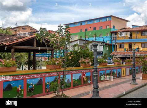 Coloridas Casas Guatape Antioquia Colombia Fotograf A De Stock Alamy