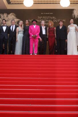 Mylène Farmer à Cannes ce lapin posé au maire qui passe mal Closer