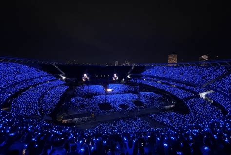 Con Gallardo Presente Coldplay Explot El Monumental En Su Primer