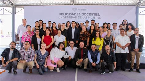 Festejan A Maestros Y Maestras En La Universidad De Las Mujeres Voz