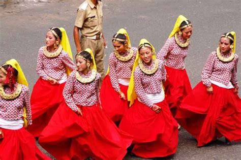 Sikkimese Traditional Attire Dance Images Sikkim Mother India