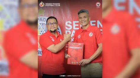 Hendri Susilo Resmi Tukangi Semen Padang Fc Untuk Liga