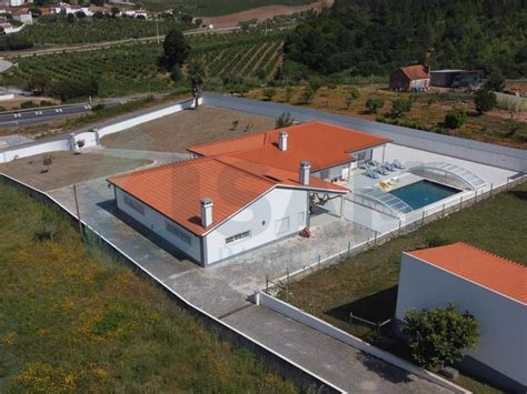 Moradia térrea T5 piscina e terreno