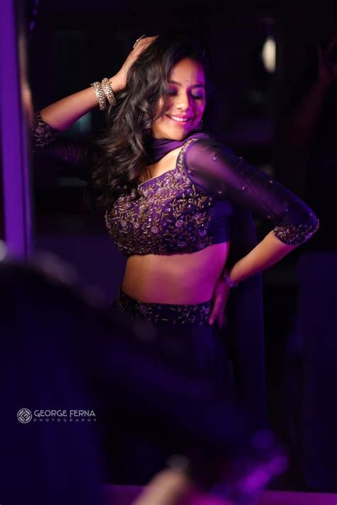 மழகல சஞச உடமப இத ஒபபன கடட தககதத கடககம Aishwarya Dutta Hot Photos