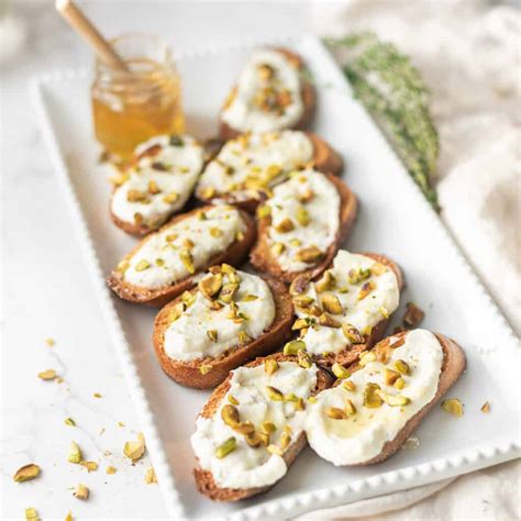 27 Crostini Appetizers for your Next Party