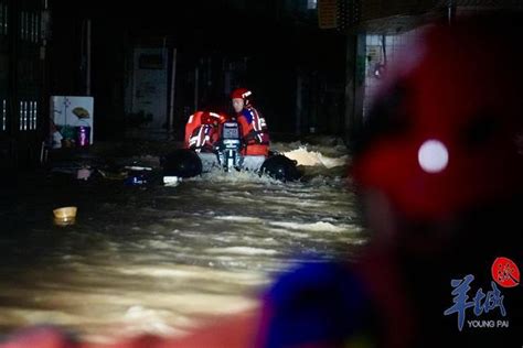 【视频图集】5小时夜战洪水，消防员连救6人｜直击广东防汛救灾一线救援洪水广东省新浪新闻