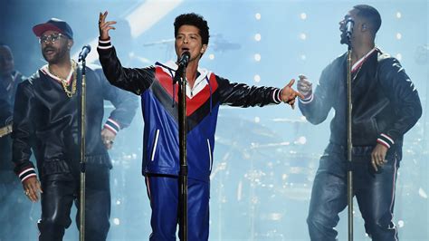 Grammys 2017: Bruno Mars Performs "That's What I Like" - TV Guide