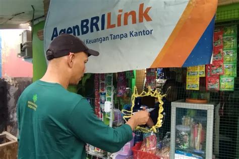 Tingkatkan Literasi Keuangan Masyarakat Agen BRILink Ini Jadi Penyalur