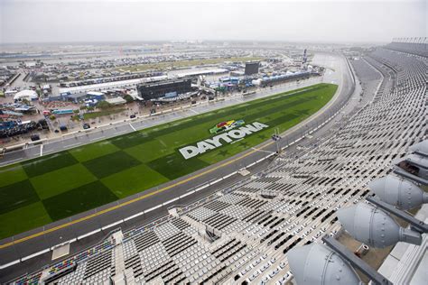 Daytona 500 weather update: Rain forces NASCAR to…