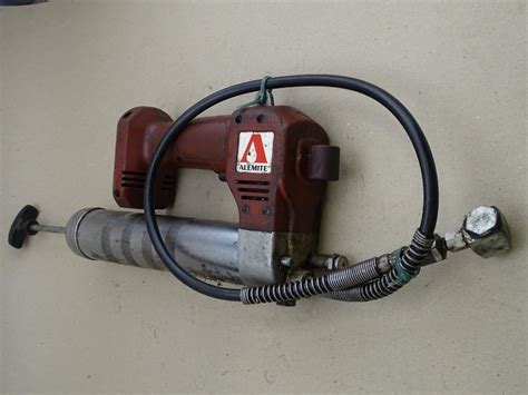 Alemite Battery Powered Grease Gun 14 4 Volt 10 000PSI 585 Joseph