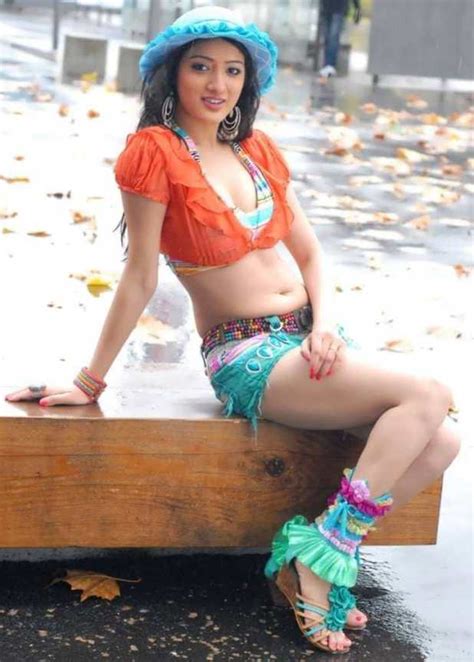 Richa Panai Latest Hot Navel Show Photos Welcomenri