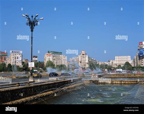 Bucharest, Piata Unirii, Fountain Stock Photo - Alamy