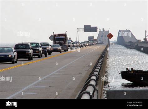 Twin span bridge 2005 hi-res stock photography and images - Alamy