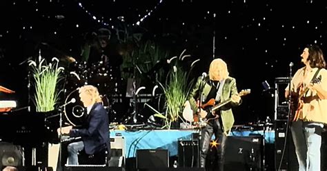 Paul Mccartney Toca Let It Be” Com Os Eagles Em Tributo A Jimmy Buffett