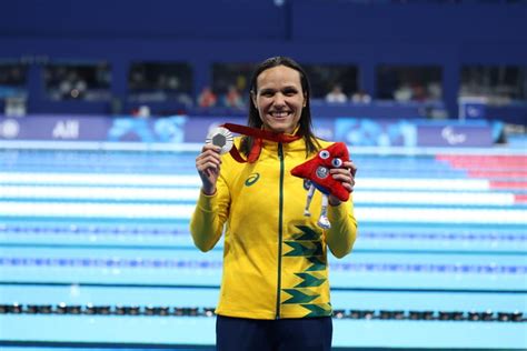 Paralimpíadas Carol Santiago amplia recorde e chega à décima medalha