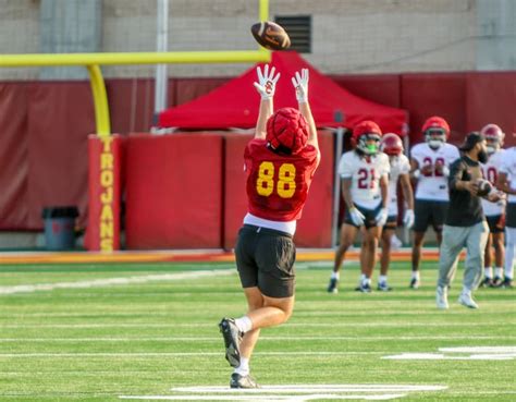 Photos Check Out Our Best Shots From Usc S First Practice Of Camp