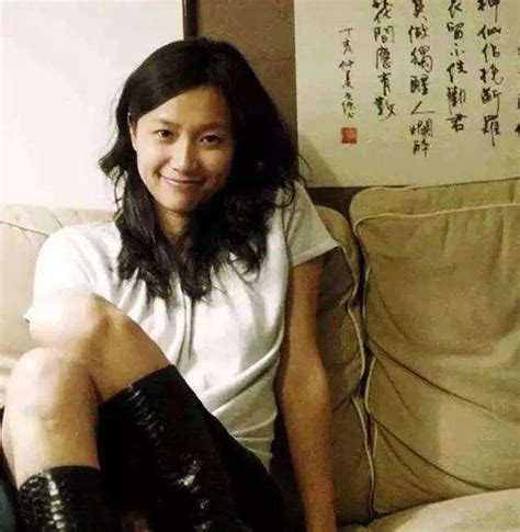 徐靜蕾不簡單，不愧是才女，書法不輸顏值，某些書法家也自愧不如 每日頭條