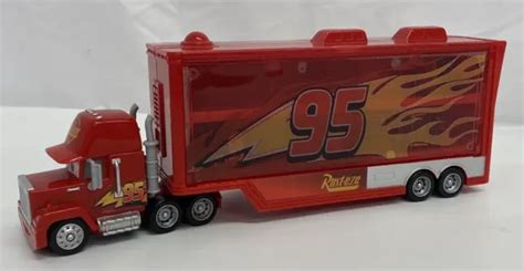 VOITURES DISNEY PIXAR Mack Hauler camion et 15 mini coureurs moulés