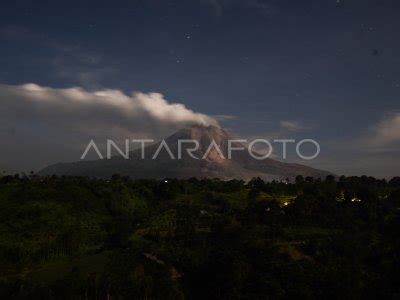 Guguran Kuba Lava Gunung Sinabung Antara Foto