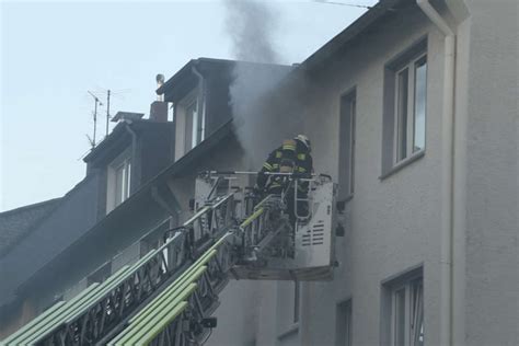 Wuppertal Dramatischer Brand In Mehrfamilienhaus Mehrere