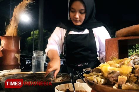 Menikmati Kuliner Street Food Nusantara Di Pasar Rakyat Mojopanggung