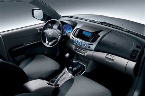 der neue mitsubishi pajero pick  auto motorat