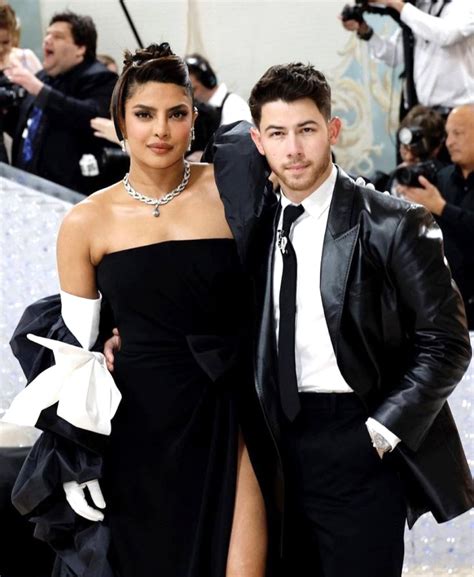 Met Gala Priyanka Chopra And Nick Jonas Make A Stunning Couple In