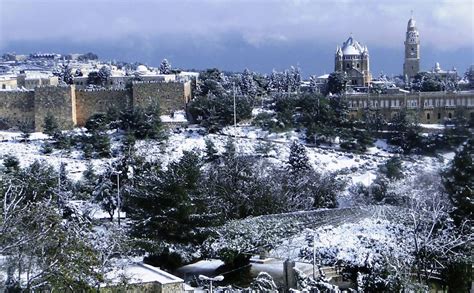 Neve em Jerusalém 26 04 2018 Mundo Fotografia Folha de S Paulo