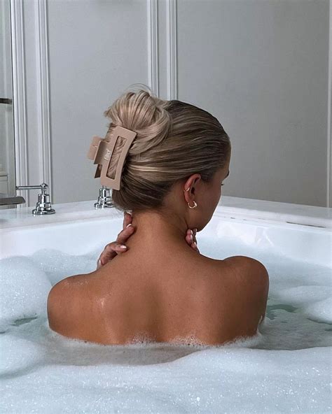 Molly Mae Hague Strips Naked For Steamy Bath Snap As Fans Dub Her Breathtaking Daily Star