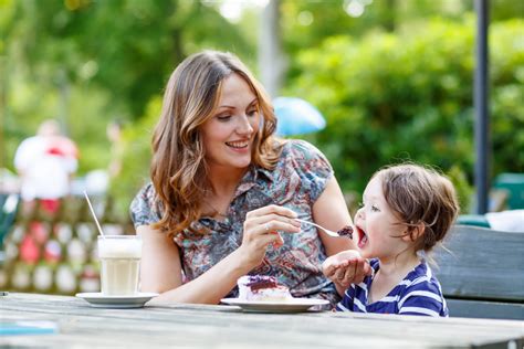 Cette Maman Va Au Restaurant Avec Son Enfant De 2 Ans Et Se Retrouve