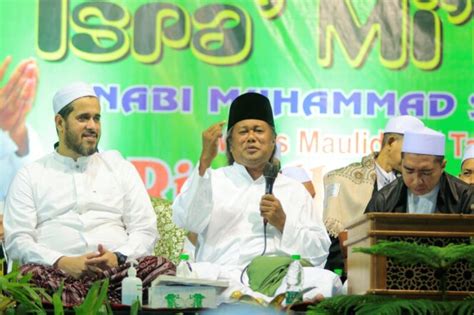 Peringati Isra Mi Raj Ribuan Orang Bersholawat Kepada Nabi Muhammad