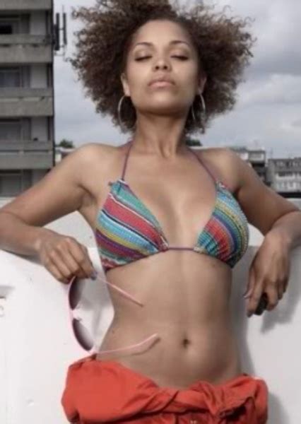 10 Hot Sexy Antonia Thomas Bikini Pics